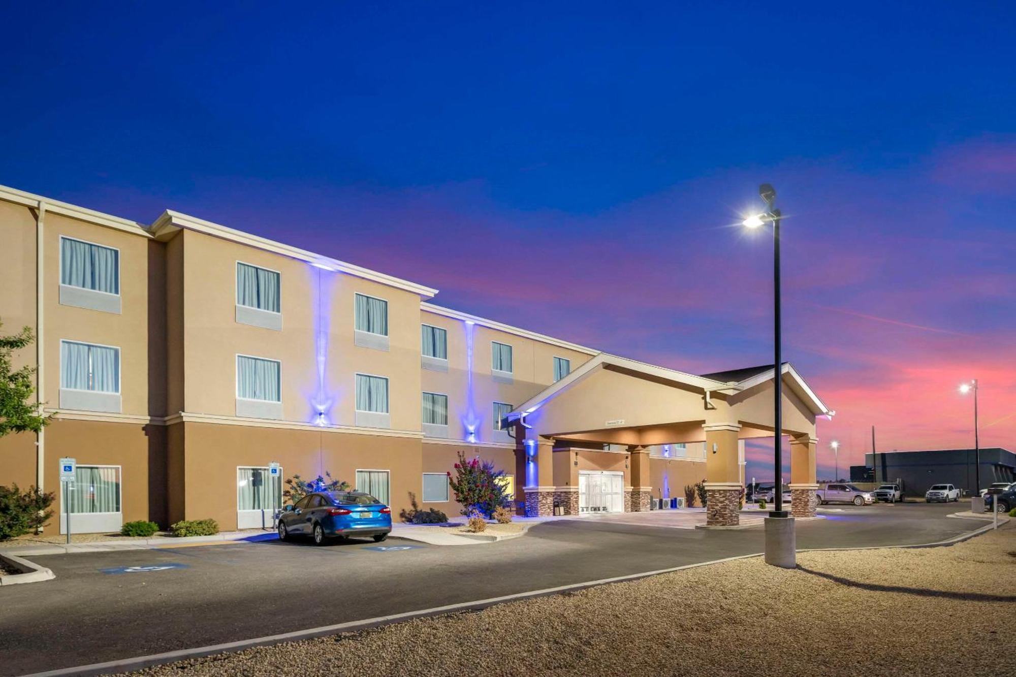 Quality Inn & Suites Carlsbad Caverns Area Kültér fotó