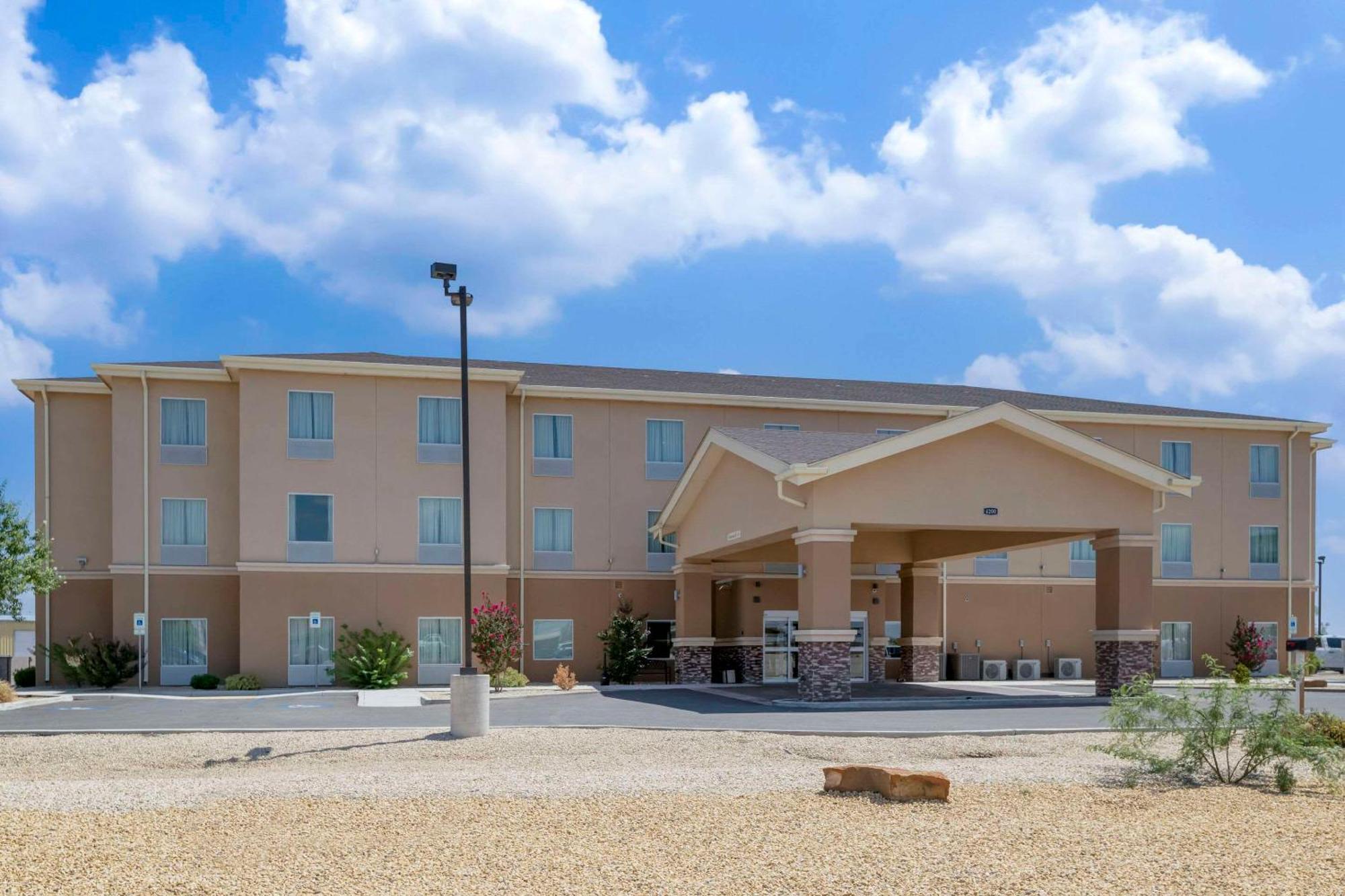 Quality Inn & Suites Carlsbad Caverns Area Kültér fotó